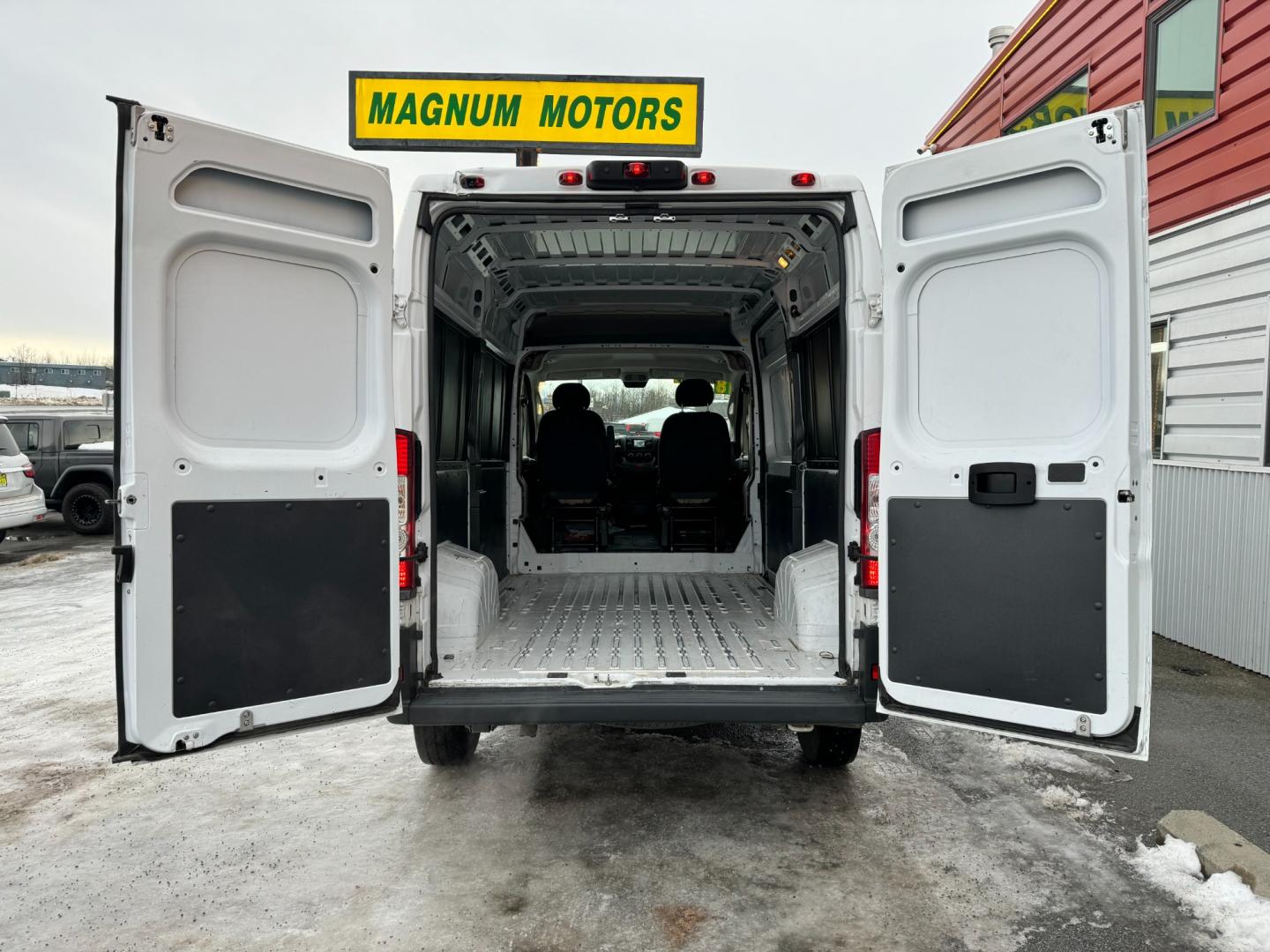 2018 WHITE /Black RAM PROMASTER 2500 136 WB (3C6TRVCG9JE) with an 3.6L engine, Automatic transmission, located at 1960 Industrial Drive, Wasilla, 99654, (907) 274-2277, 61.573475, -149.400146 - Photo#11